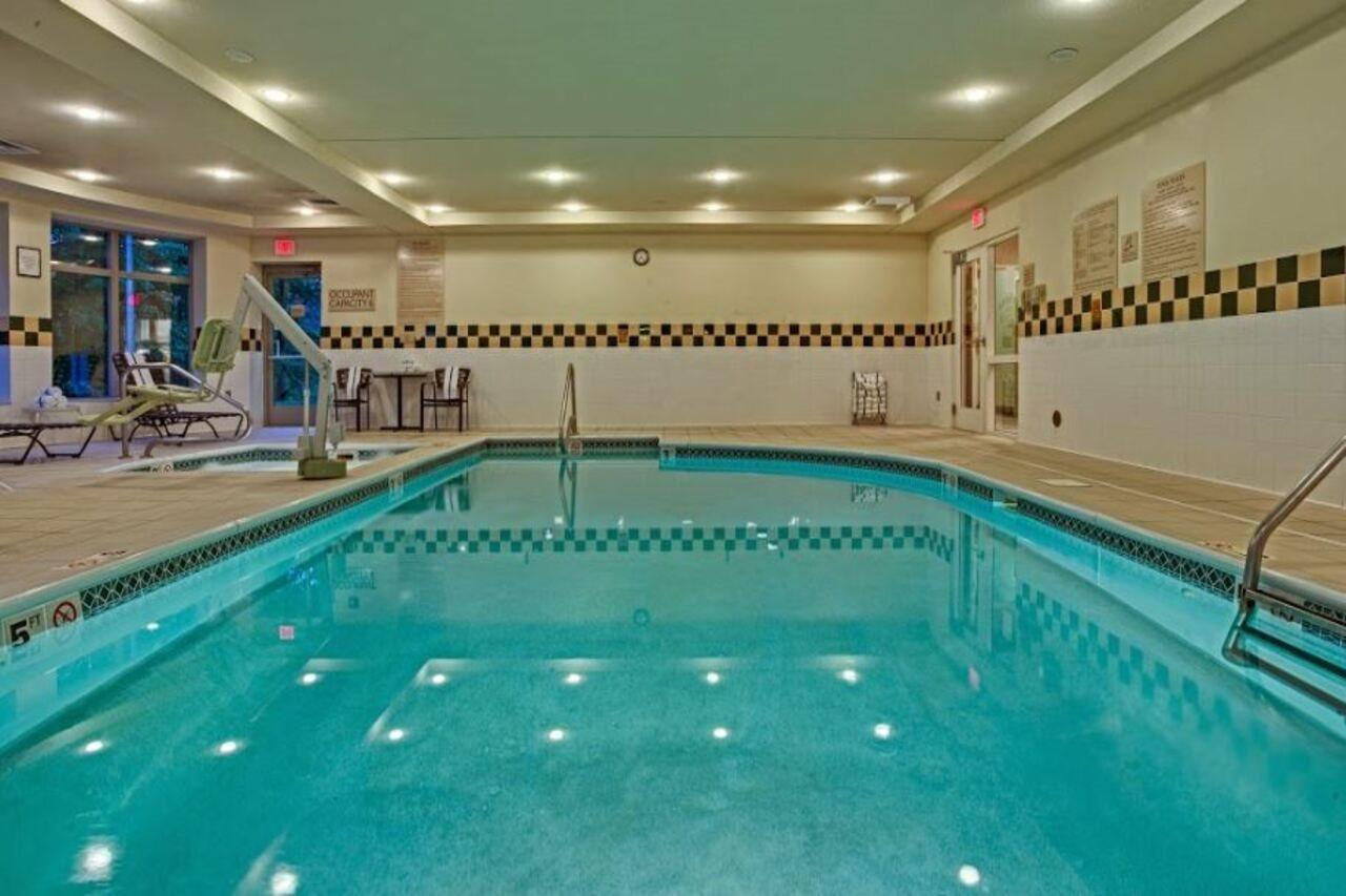 Fairview Park Hilton Garden Inn Cleveland Airport מראה חיצוני תמונה