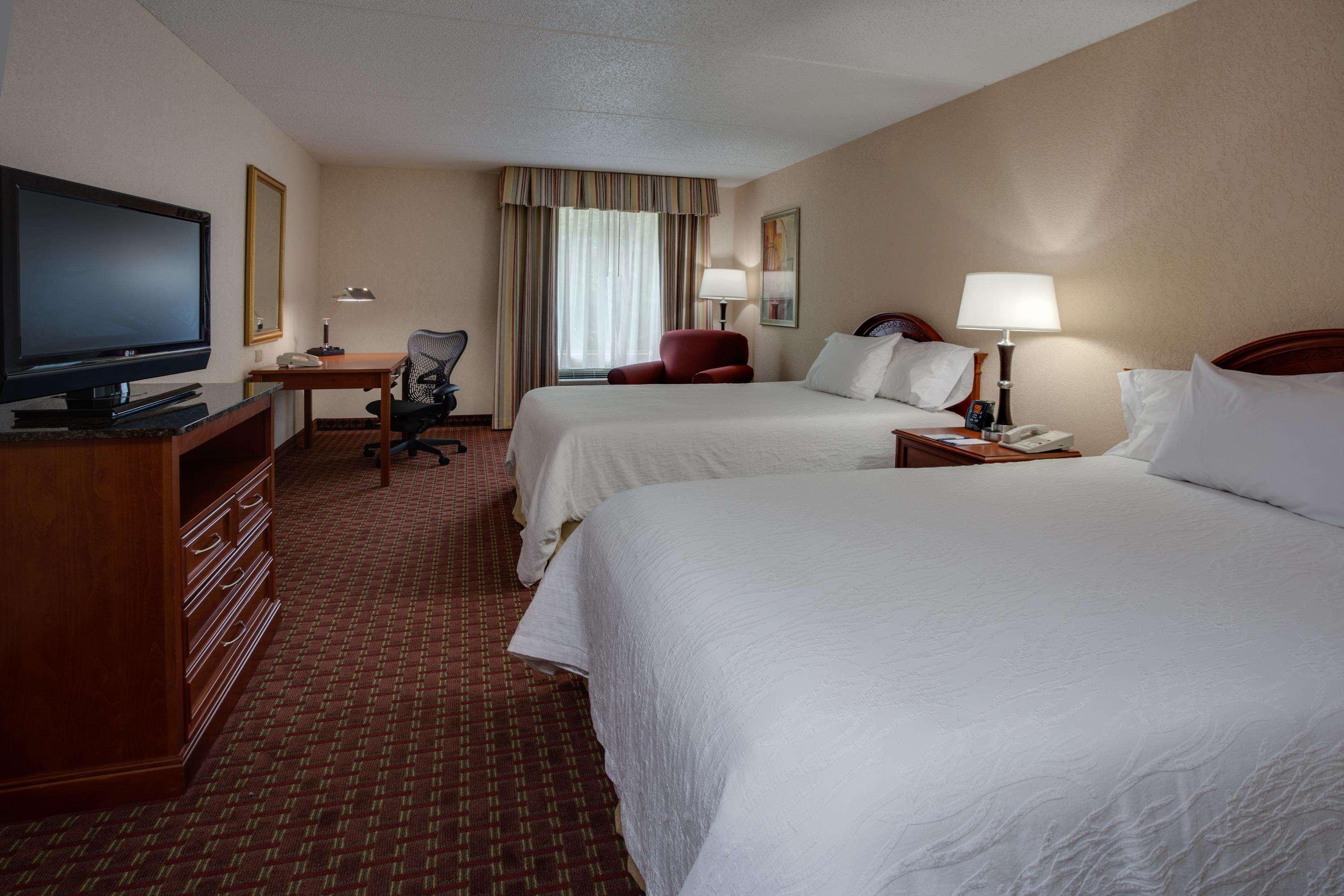 Fairview Park Hilton Garden Inn Cleveland Airport מראה חיצוני תמונה