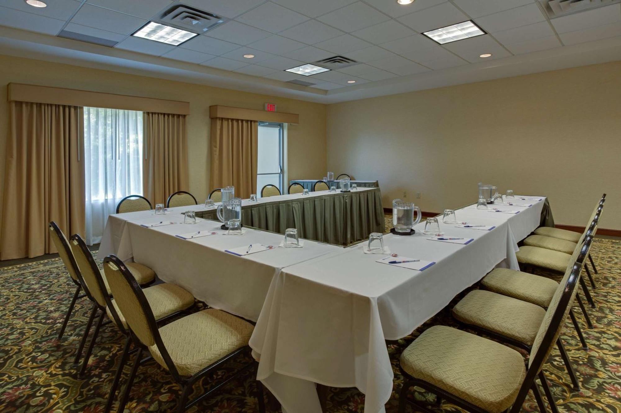 Fairview Park Hilton Garden Inn Cleveland Airport מראה חיצוני תמונה