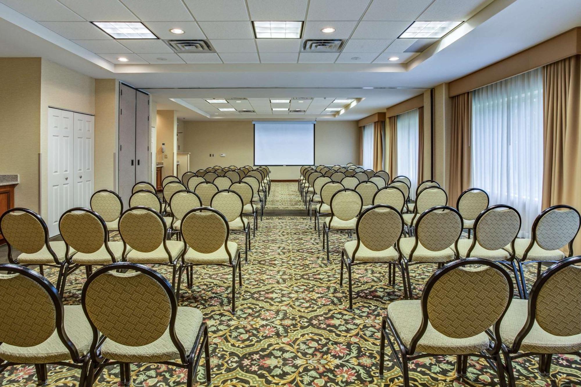 Fairview Park Hilton Garden Inn Cleveland Airport מראה חיצוני תמונה
