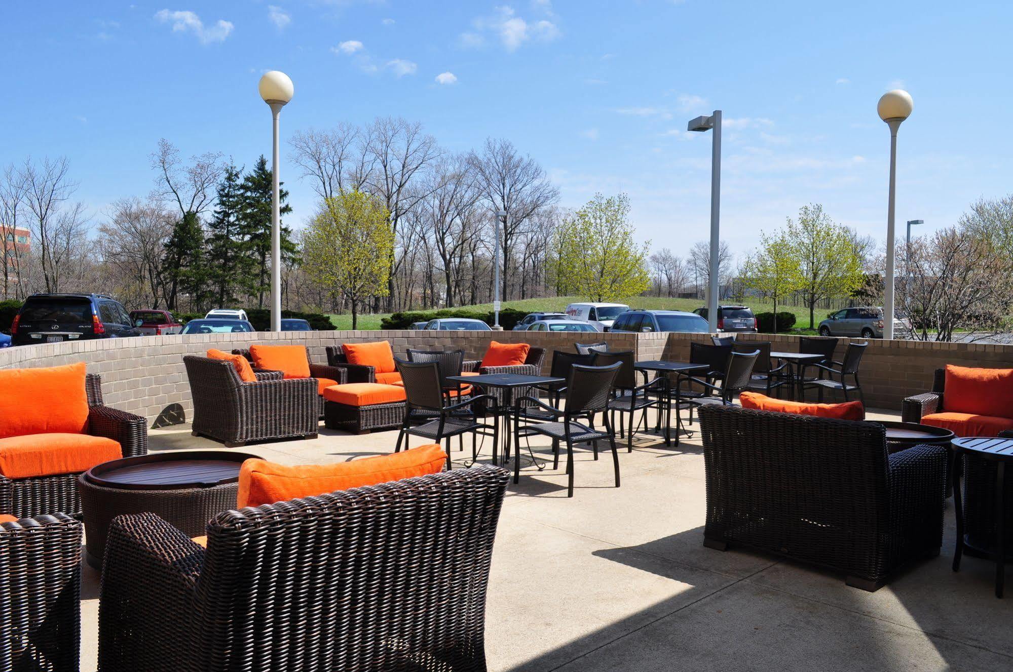 Fairview Park Hilton Garden Inn Cleveland Airport מראה חיצוני תמונה